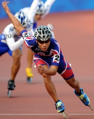 圖文-亞運輪滑男子500米個人計時賽 駱威霖加速_綜合體育_新浪競技風暴_新浪網