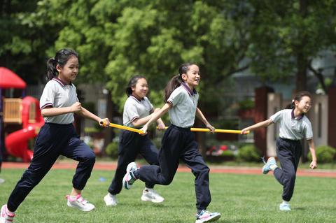 體質(zhì)不強(qiáng),談何棟梁 學(xué)生們?cè)搫?dòng)起來了