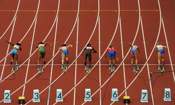 百米預賽選手起跑瞬間