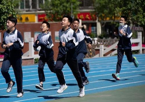 普通班當第一,還是在重點班做 鳳尾 ,不要轉班后家長才醒悟