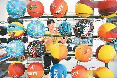 跨境電商規(guī)模5年增長近10倍 市場采購貿(mào)易方式快速發(fā)展