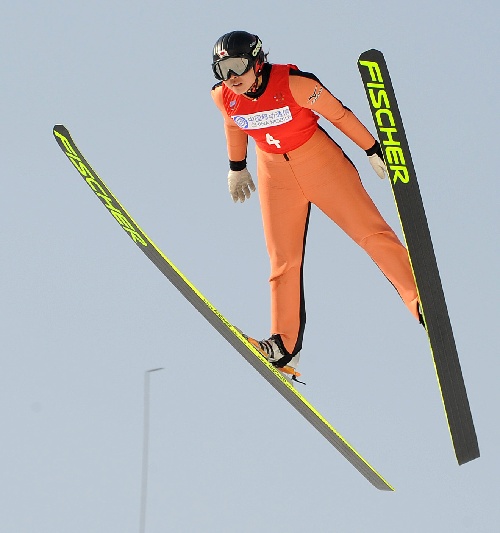 跳臺滑雪新星澤谷夏花斬獲亞軍，空中滑行瞬間展現運動之美